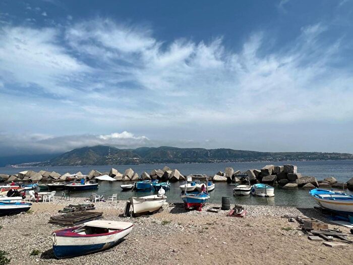 Appartamento quadrilocale in affitto in Via Primo Palazzo, Torre Faro, Messina