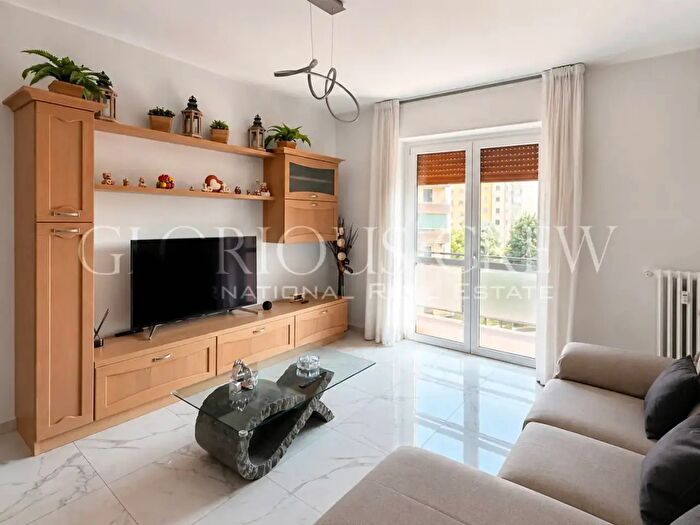 Appartamento trilocale in vendita in Via Piero Martinetti, Milano
