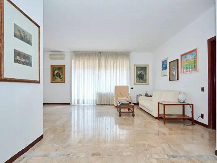 Appartamento quadrilocale in vendita in Via Melchiorre Gioia, Milano