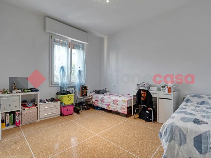 Appartamento trilocale in vendita in Via Pompeo Vizzani, Bologna