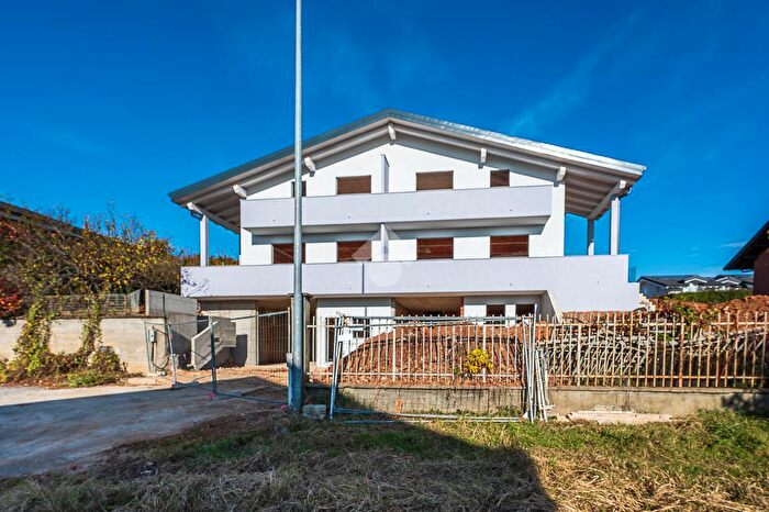 Casa con 5 locali in vendita in Via Vittorio Alfieri, Druento