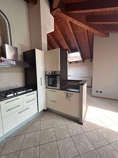 Appartamento trilocale in affitto in AGUGGIARI, Montello, Varese