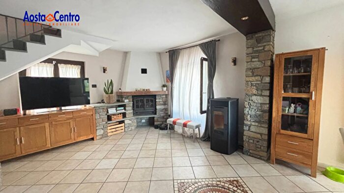 Appartamento quadrilocale in vendita in Località Plan De Chateaux d, Gignod