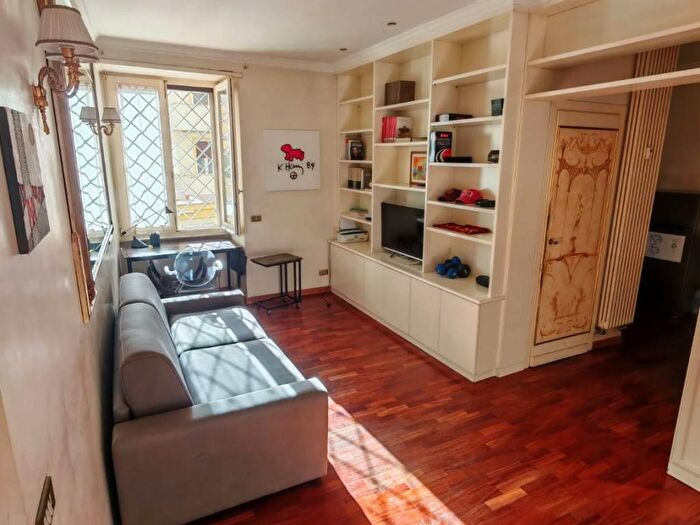 Appartamento monolocale in affitto in Via Urbana, Monti, Roma