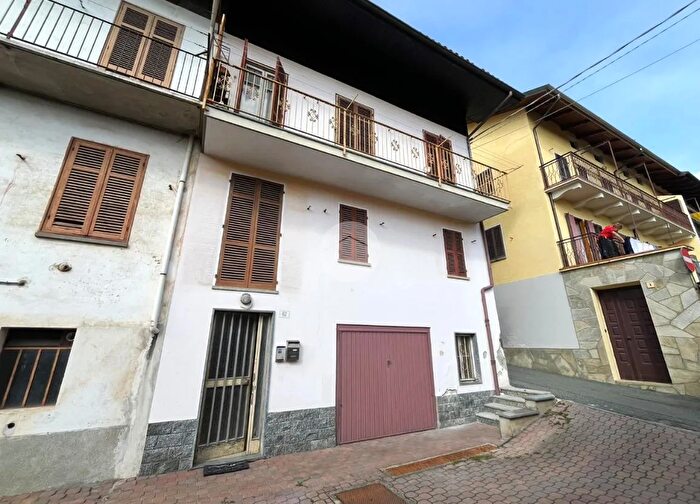 Casa con 10 locali in vendita in Via Carlo Massa, Andorno Micca