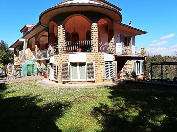 Appartamento con 5 locali in vendita in Siena