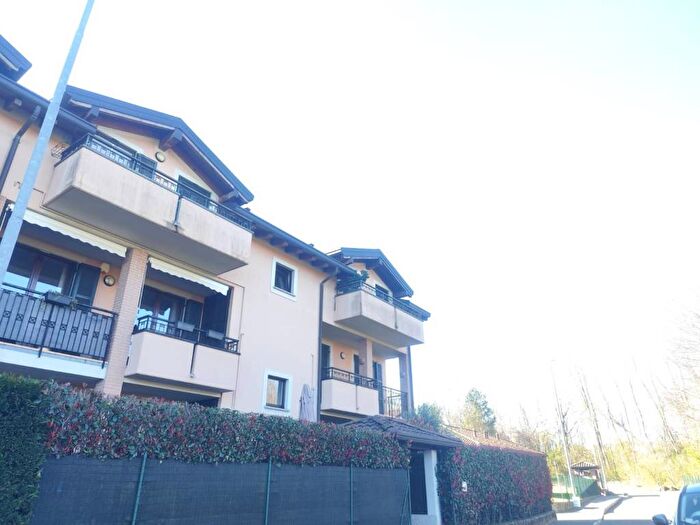 Appartamento trilocale in affitto in Via Enzo Ferrari, Bulgarograsso