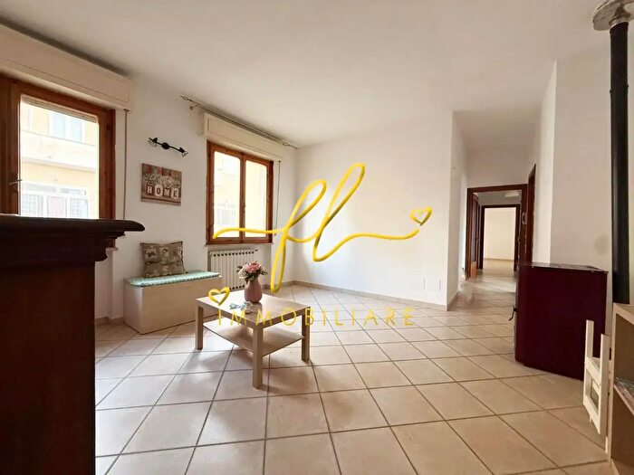 Appartamento con 5 locali in vendita in Cecina