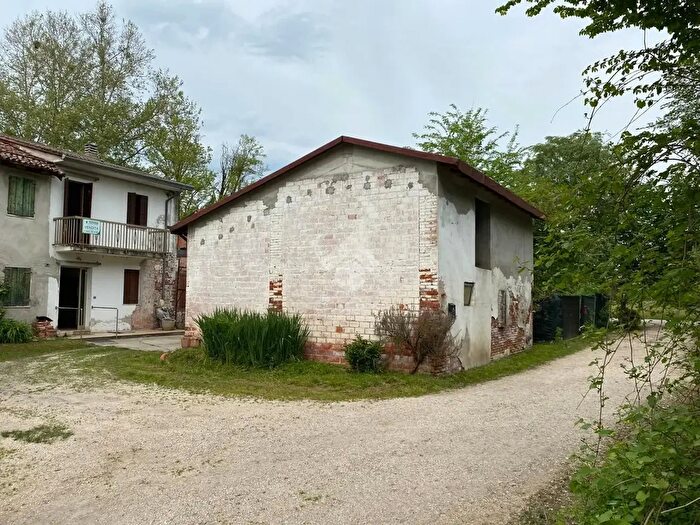 Casa con 7 locali in vendita in Via Piccolo Cervan, Castelfranco Veneto