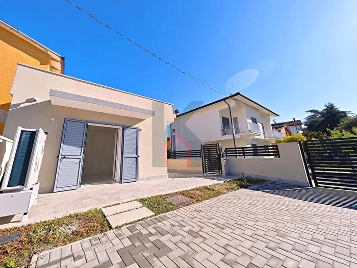 Casa quadrilocale in vendita in Via Brando Brandi, Forli