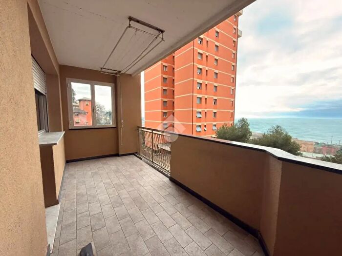 Appartamento con 5 locali in vendita in Via Pietraligure, Genova