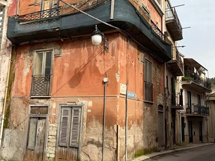 Casa con 5 locali in vendita in Chiusa Sclafani