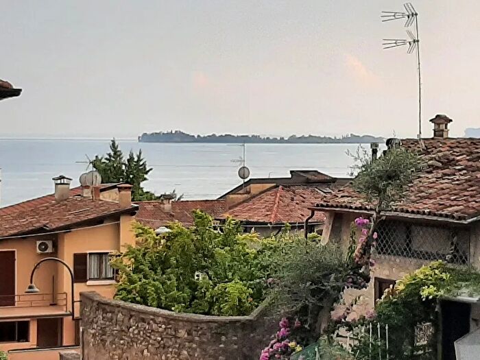 Appartamento trilocale in vendita in Via Portizzolo, Gardone Riviera