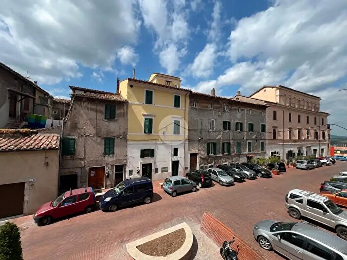 Appartamento trilocale in vendita in Piazza Domenico Tani, Tivoli