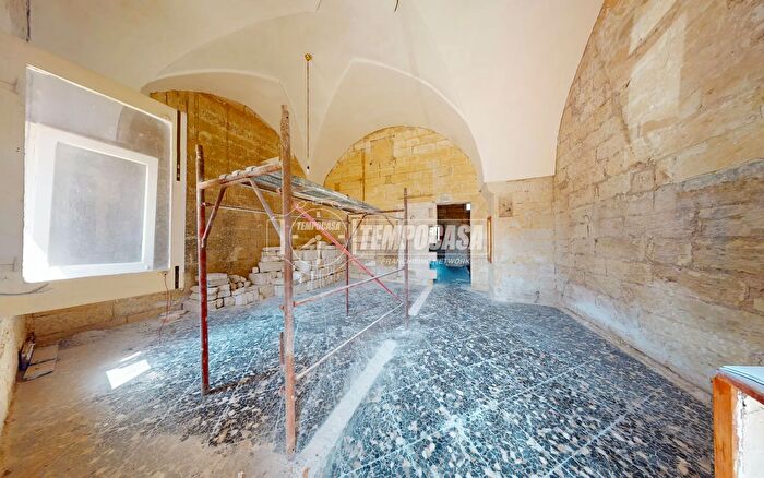 Casa quadrilocale in vendita in Castri Di Lecce