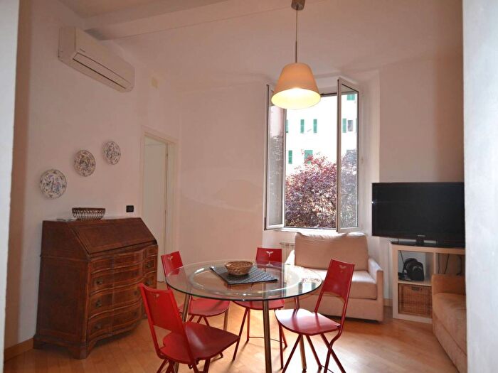 Appartamento trilocale in affitto in Vico Lavagna, Caricamento, Genova