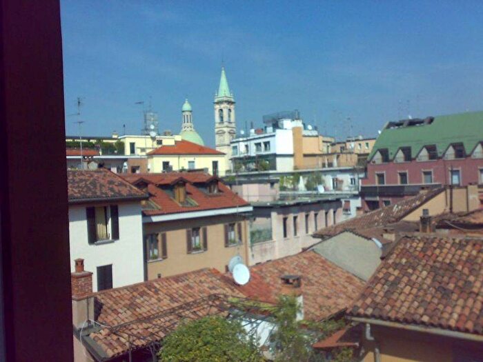 Appartamento quadrilocale in affitto in Via Cernaia, Turati, Milano
