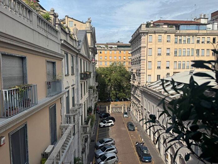 Appartamento trilocale in affitto in Viale Monte Nero, Montenero, Milano