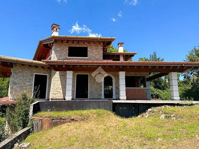 Casa quadrilocale in vendita in Via Cocca Sopra, Serle