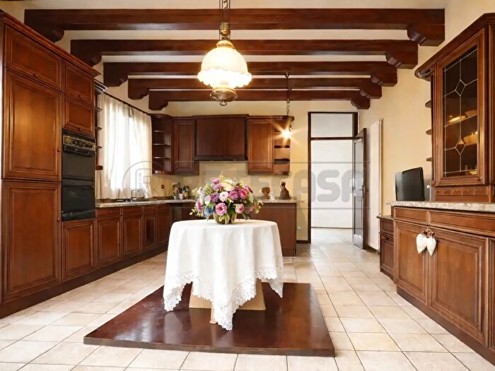 Casa in vendita in Via Caprera, Vicenza