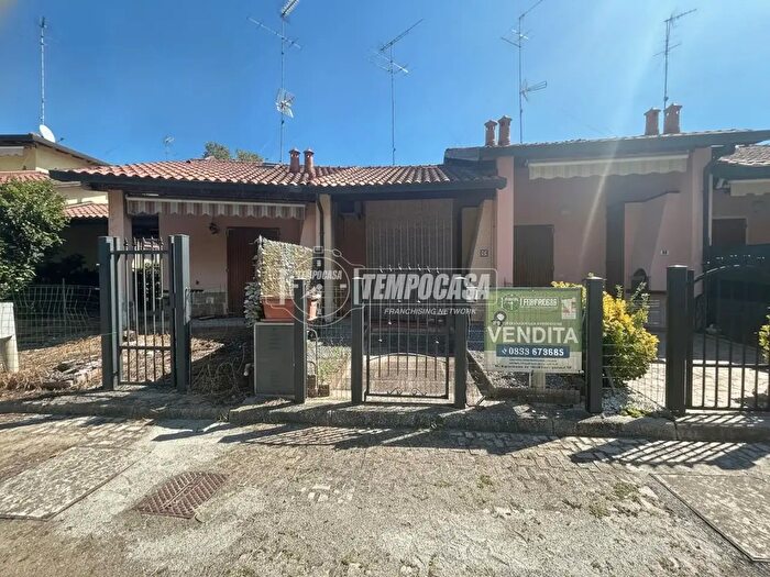 Casa trilocale in vendita in Largo Pitcairn, Comacchio