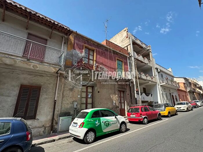 Casa trilocale in vendita in Via Sparagonà, Santa Teresa Di Riva
