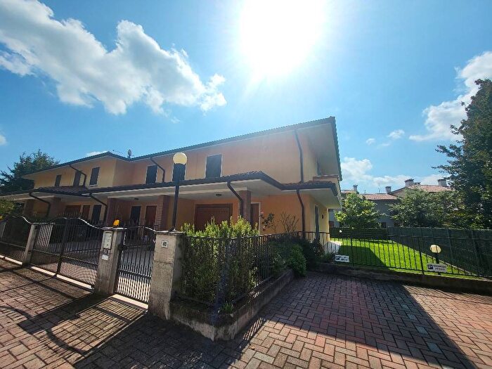 Casa con 6 locali in affitto in Via Roma, Centro, Quinto Vicentino