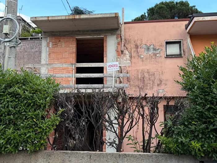 Casa con 6 locali in vendita in Via Cima Alta, Schio