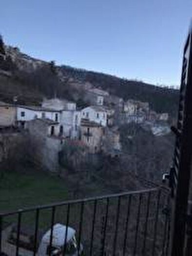 Casa trilocale in affitto in Piazza degli Eroi, Secinaro