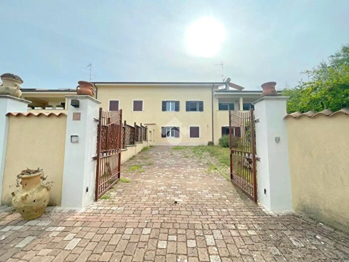 Casa con 8 locali in vendita in Via del Formello, Velletri