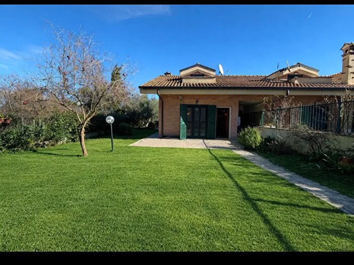 Casa con 5 locali in vendita in Via delle Rose, Rocca Di Papa