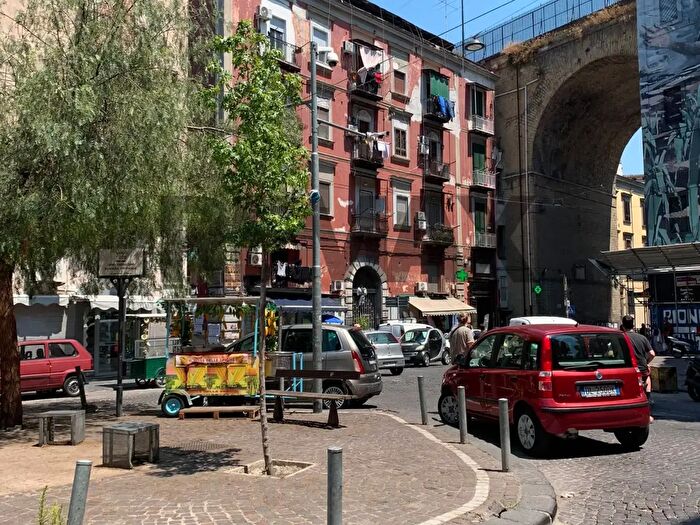 Appartamento trilocale in vendita in Via Vita alla Sanità, Napoli