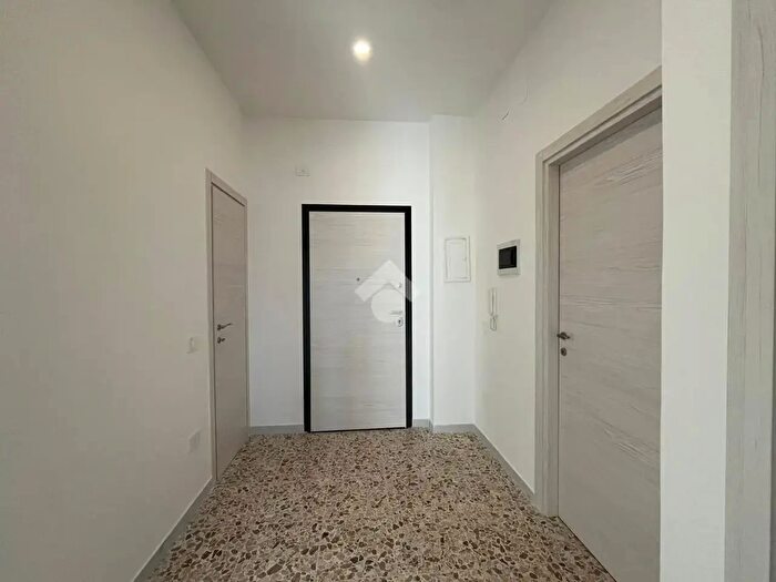 Appartamento trilocale in affitto in Via Caterina Farina, Salerno
