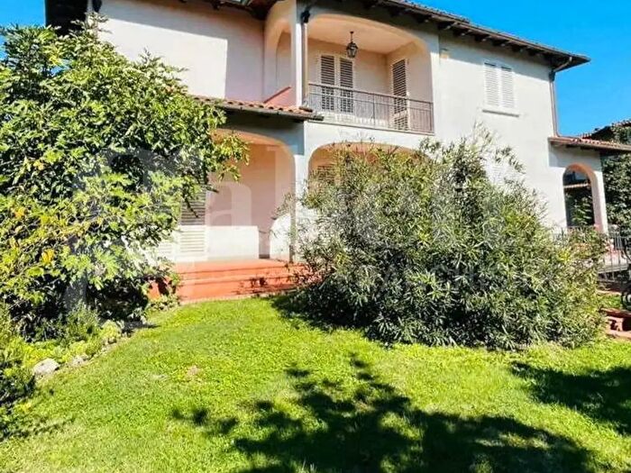 Casa con 11 locali in vendita in Scarperia e San Piero