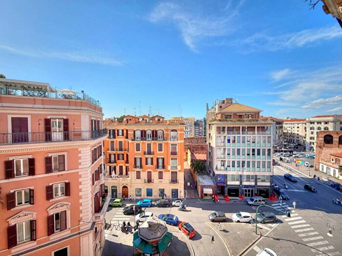 Casa trilocale in affitto in Via Calabria, Sallustiano, Roma