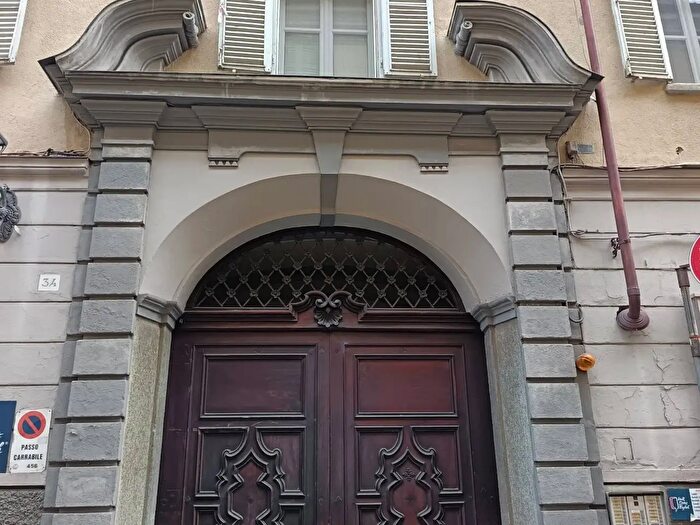 Appartamento con 7 locali in vendita in Via Cesare Balbo, Asti