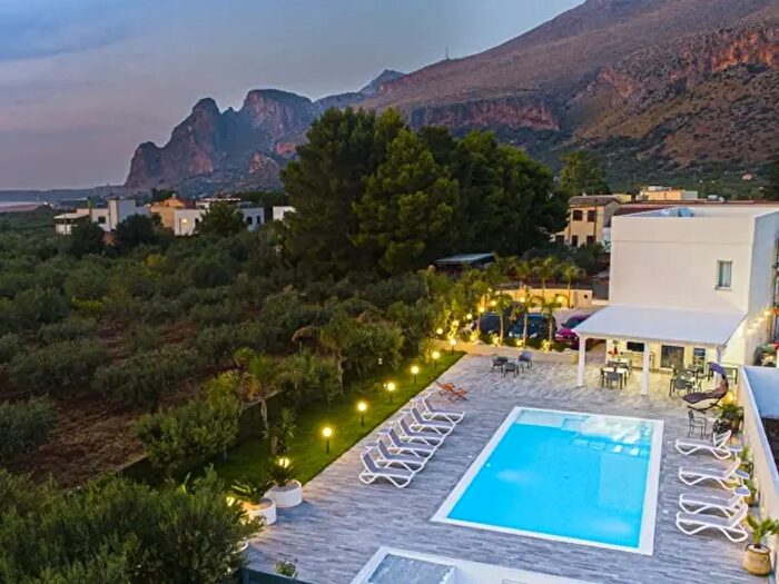 Casa con 6 locali in vendita in Viale Cristoforo Colombo, San Vito Lo Capo
