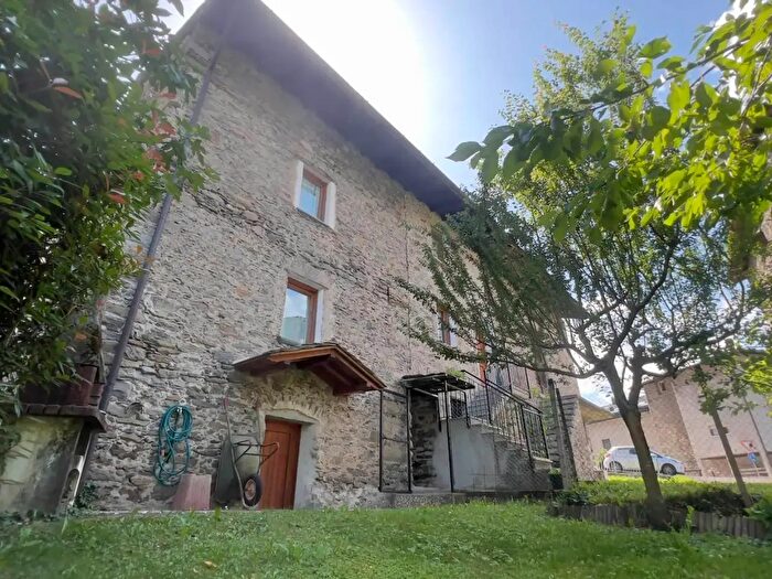 Casa con 7 locali in vendita in Via Romito, Colorina