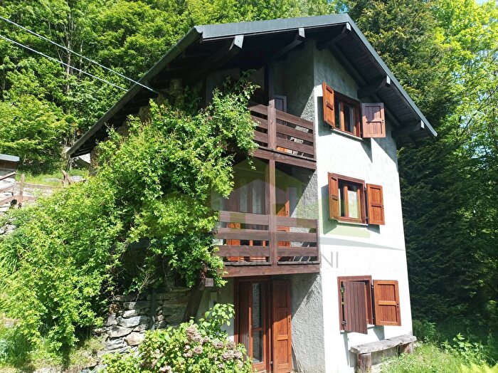 Casa quadrilocale in vendita in Frazione Piana, Piode