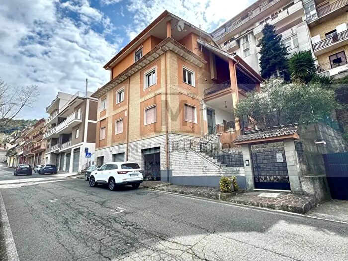 Appartamento trilocale in vendita in Via Vincenzo Pellegrini, Sonnino