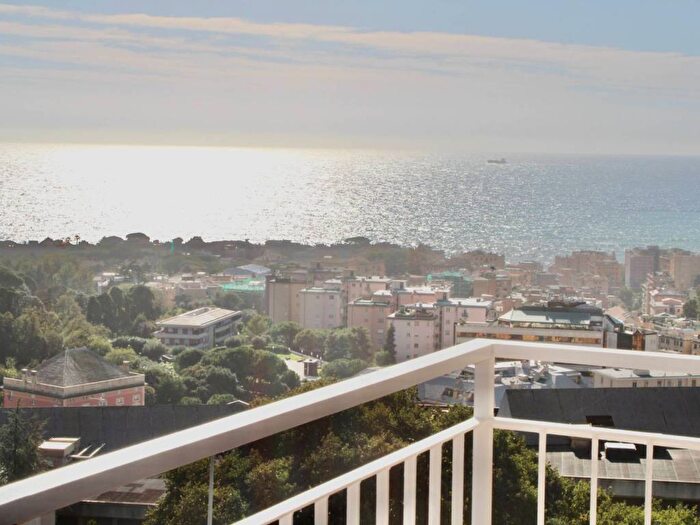 Appartamento quadrilocale in affitto in Via delle Viole, Quarto, Genova