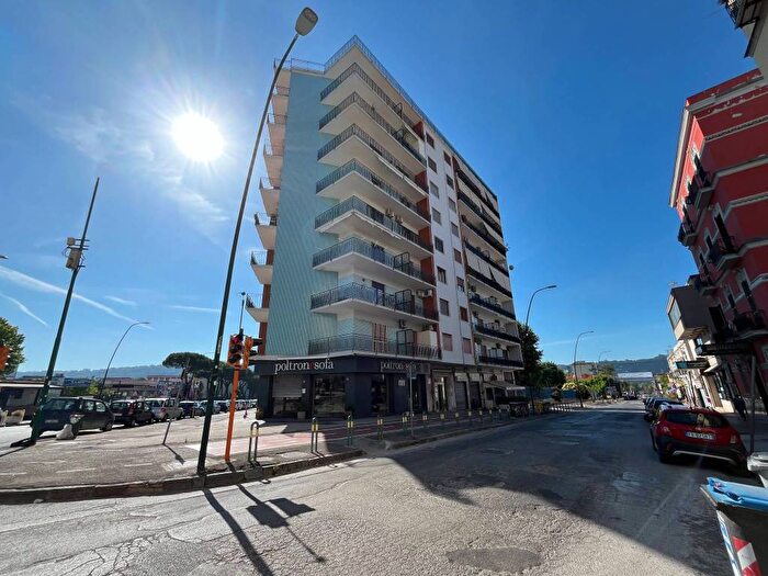Appartamento con 5 locali in affitto in Via Nuova di Agnano, Bagnoli, Napoli
