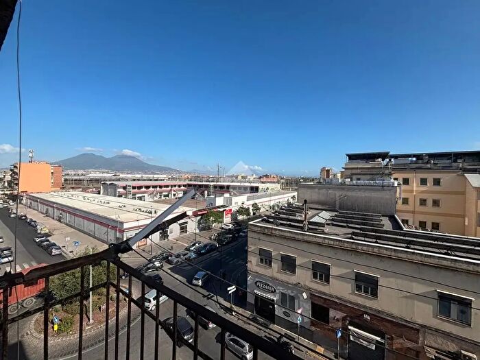 Appartamento trilocale in vendita in Via Taddeo da Sessa, Napoli