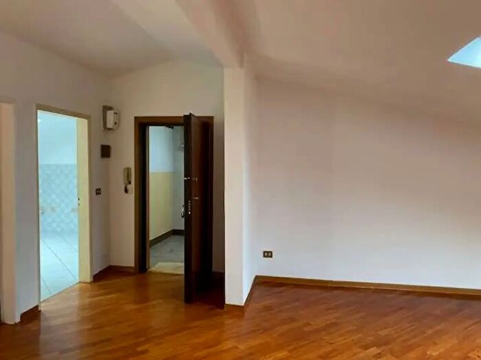 Appartamento quadrilocale in vendita in Via Montello, Prato