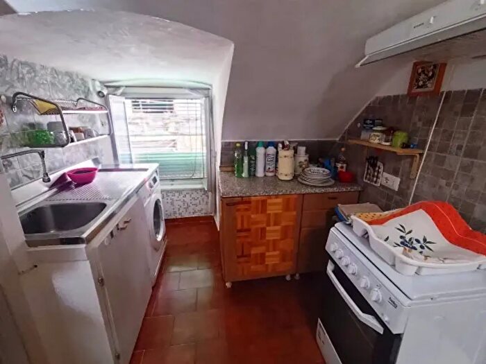 Appartamento trilocale in vendita in Via Fegino, Genova