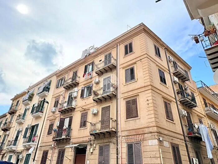 Appartamento quadrilocale in vendita in Via Raffaele Pellegrino, Palermo