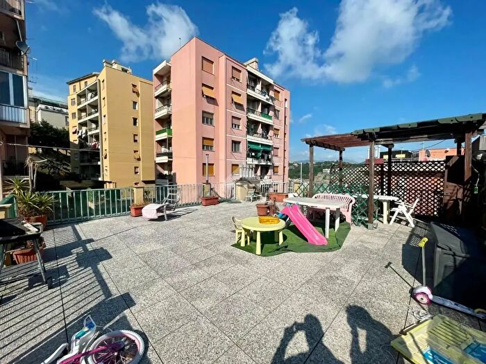 Appartamento quadrilocale in vendita in Via Coronata, Genova