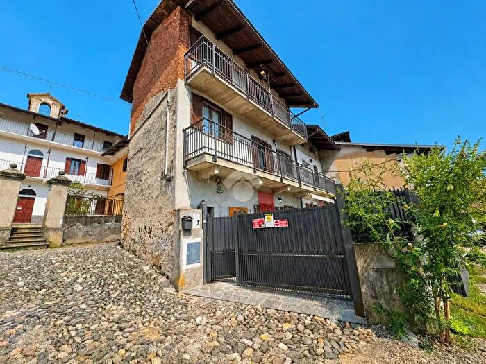 Casa con 5 locali in vendita in Via Luciano Debernardi, Zubiena