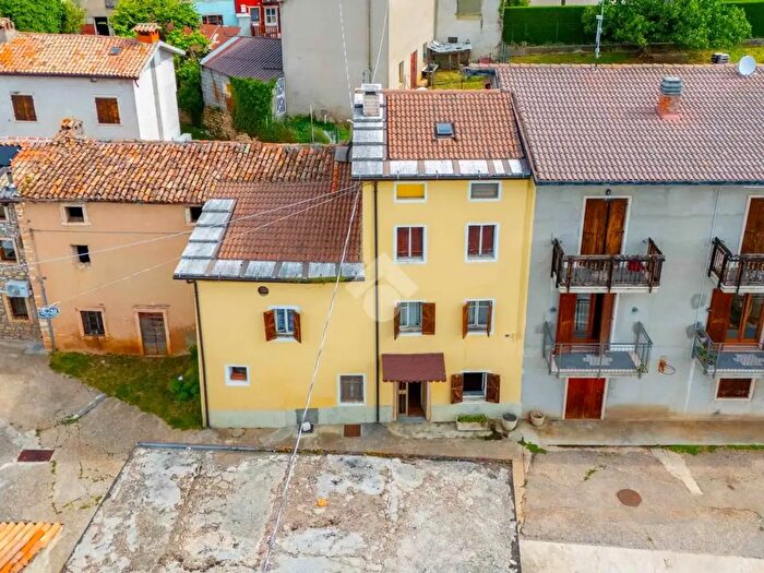Casa quadrilocale in vendita in Contrada Praole, Cerro Veronese