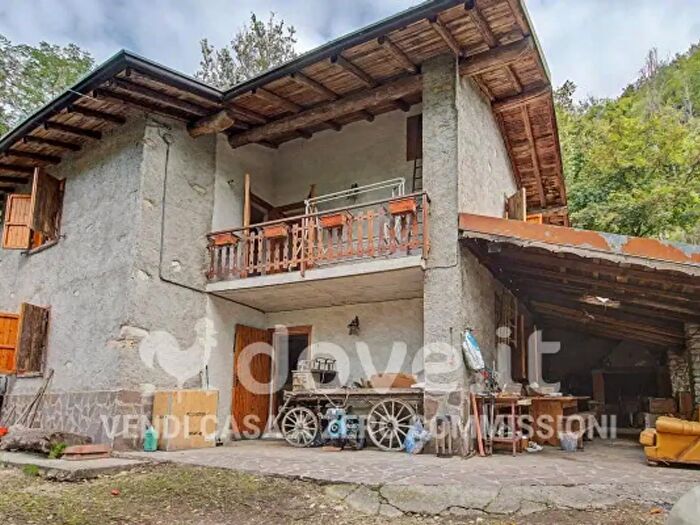 Casa con 6 locali in vendita in Via Bucaneve Snc, Luzzana